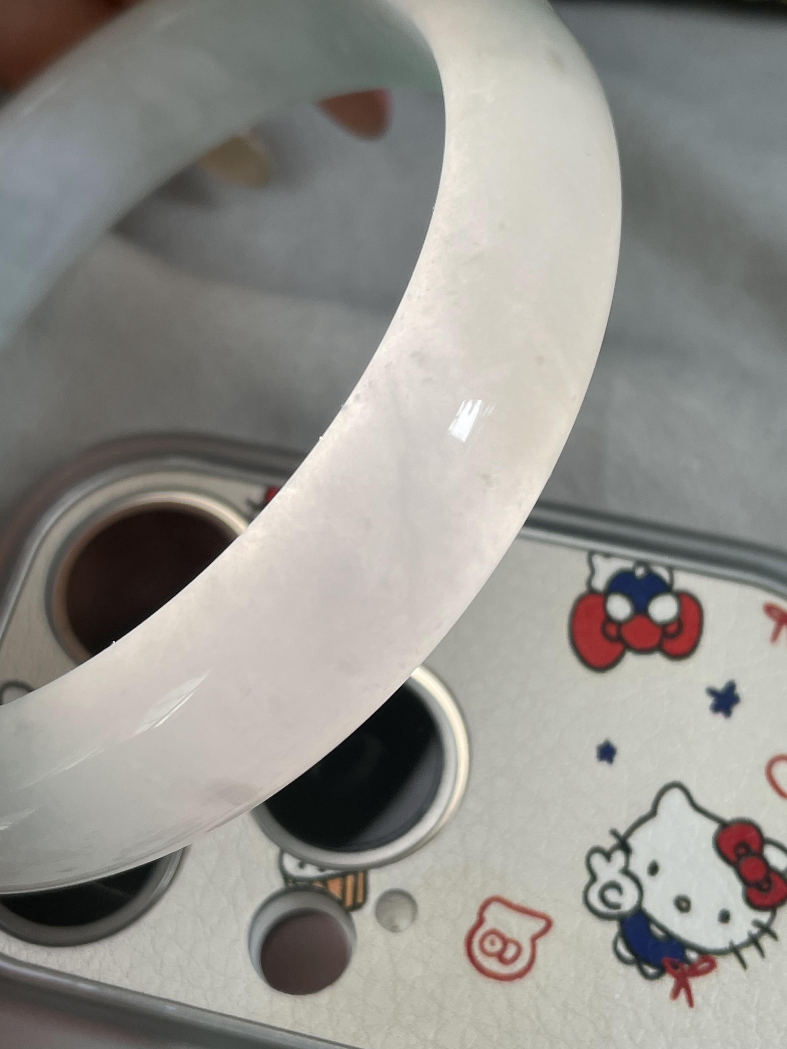 大圈口      细糯种飘翠绿整平安镯61.3圈          天然缅甸A货翡翠（yc433744）