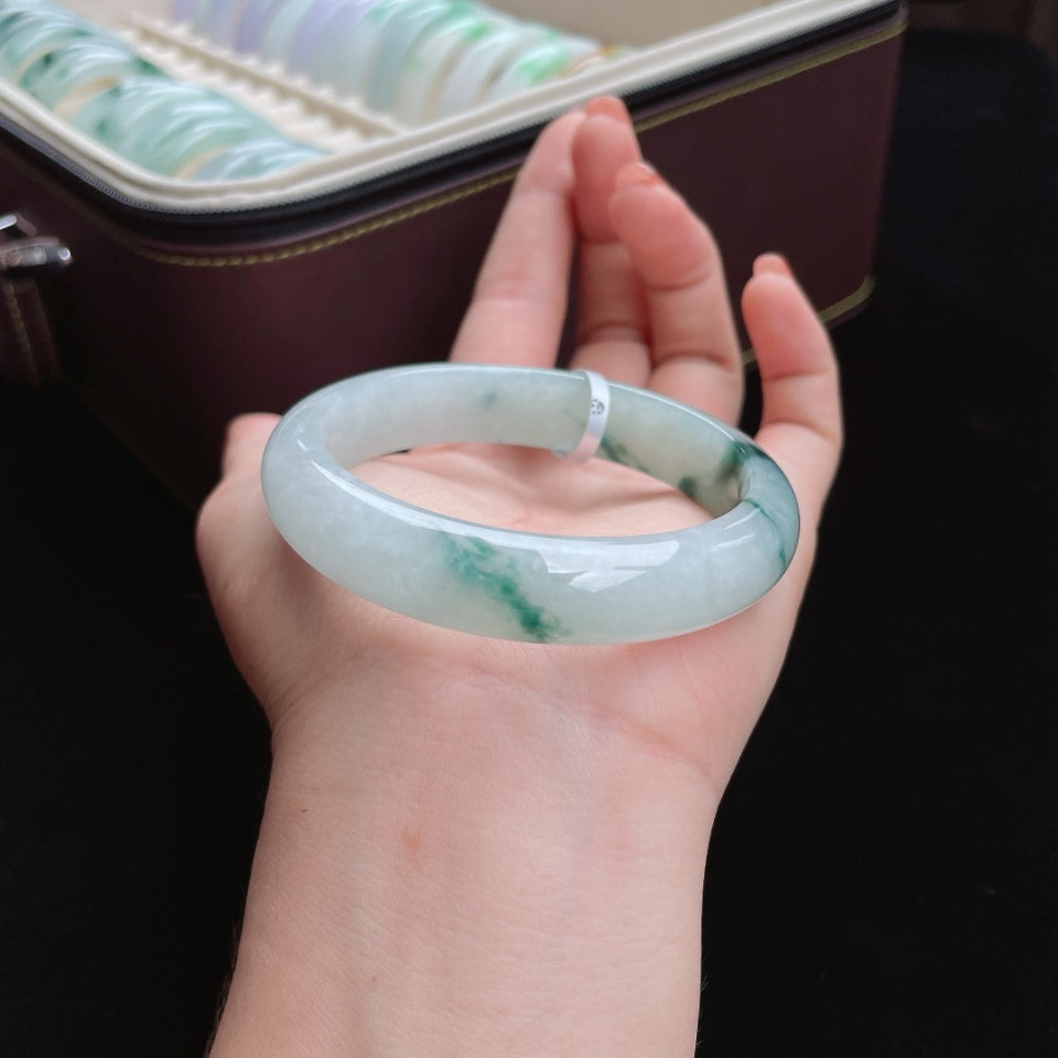 糯冰飘花正圈翡翠手镯（56mm）（yc017390）