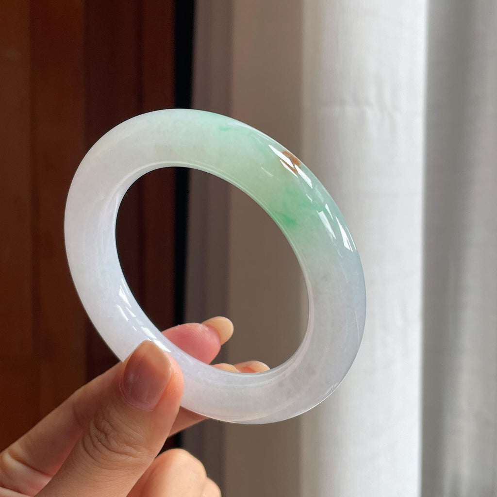 糯冰春底特色翡翠圆条手镯(56.5mm)（yc415358）