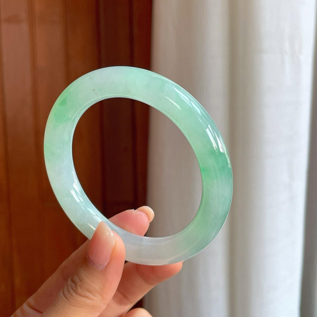 糯冰飘绿花翡翠圆条手镯（58.8mm）（yc408391）