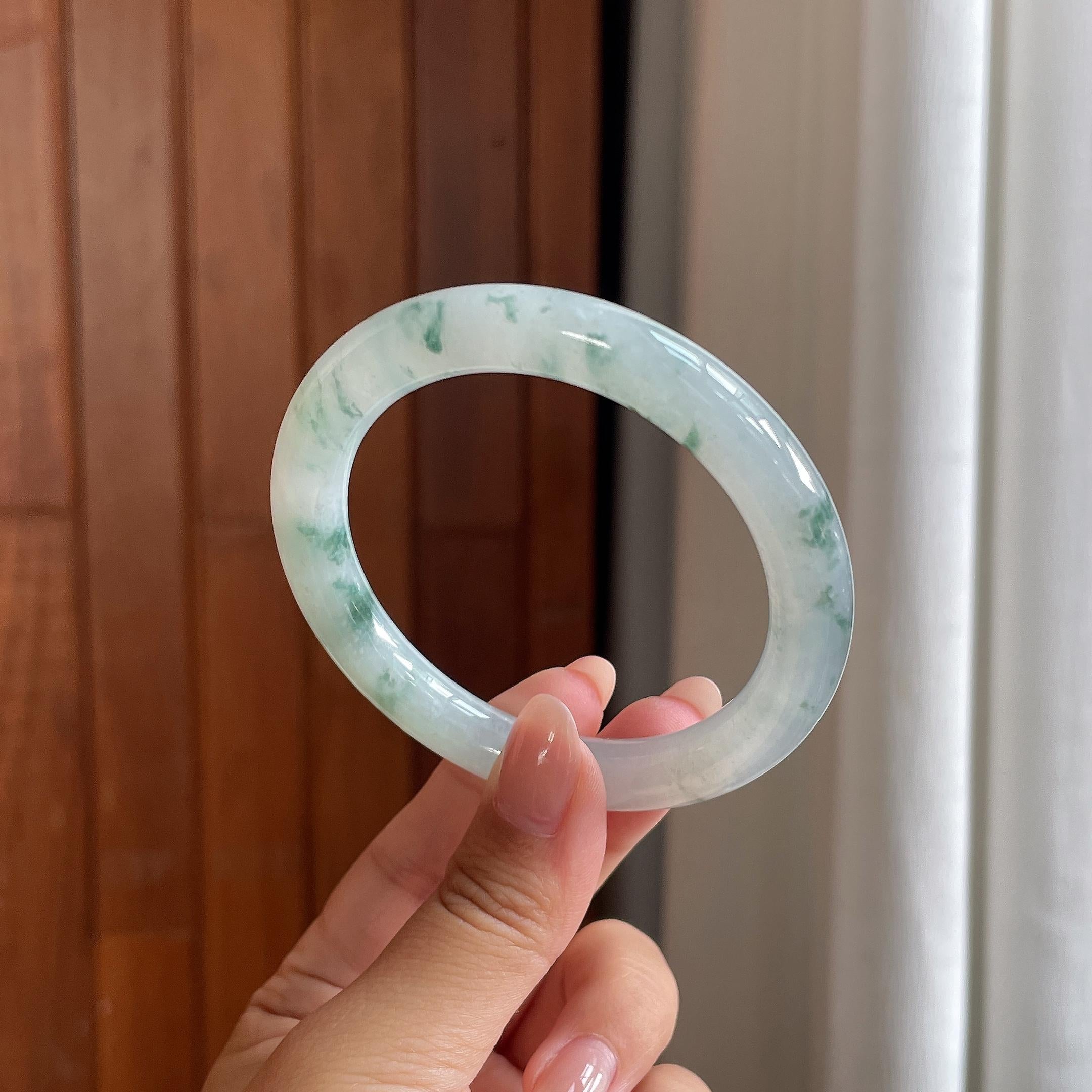 小圈口糯冰飘花圆条手镯52圈天然缅甸A货翡翠（yc508352）