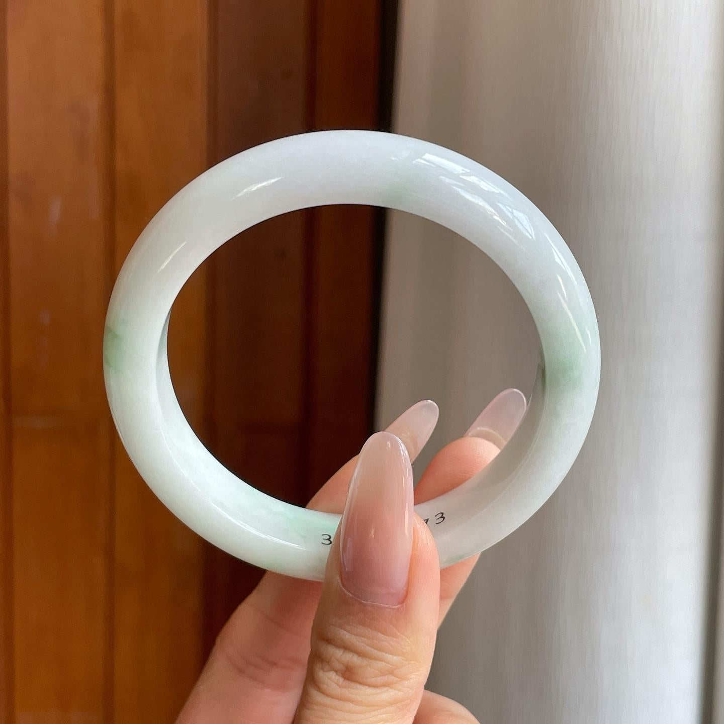 细糯冰白底飘花翡翠平安镯（55.5mm）（yc283261）