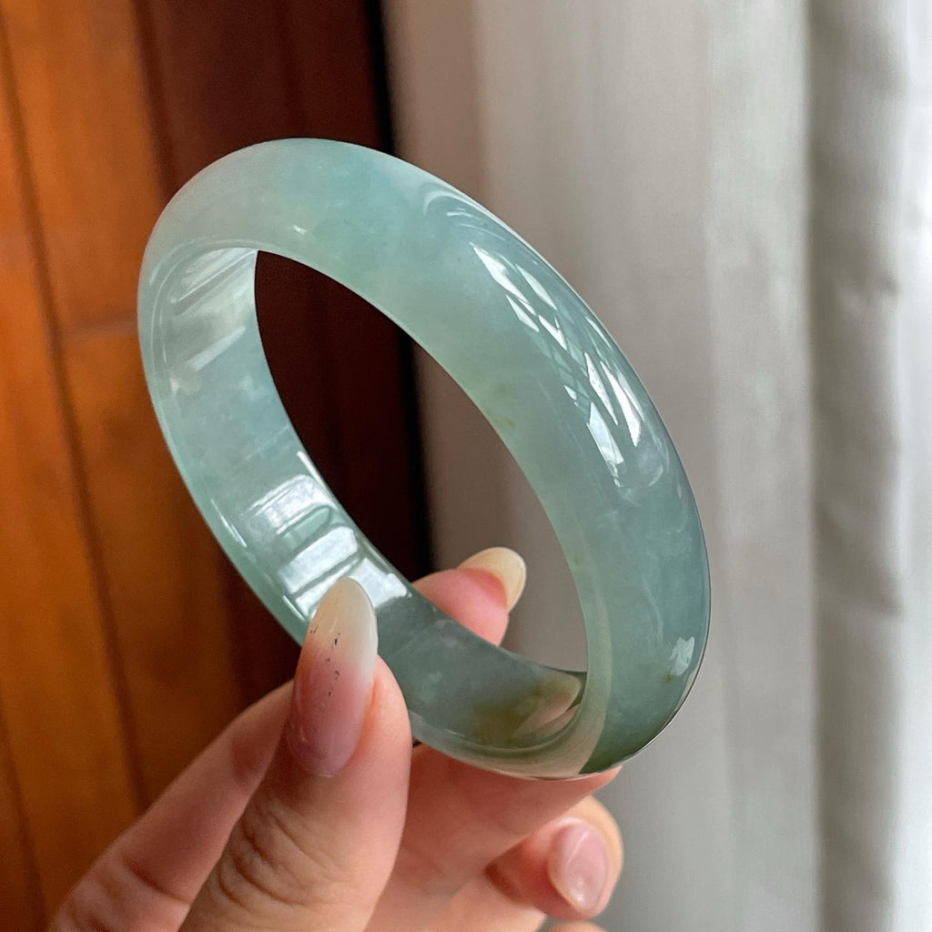 糯冰种湖水绿带黄翡翡翠平安镯（56mm）（yc216819）