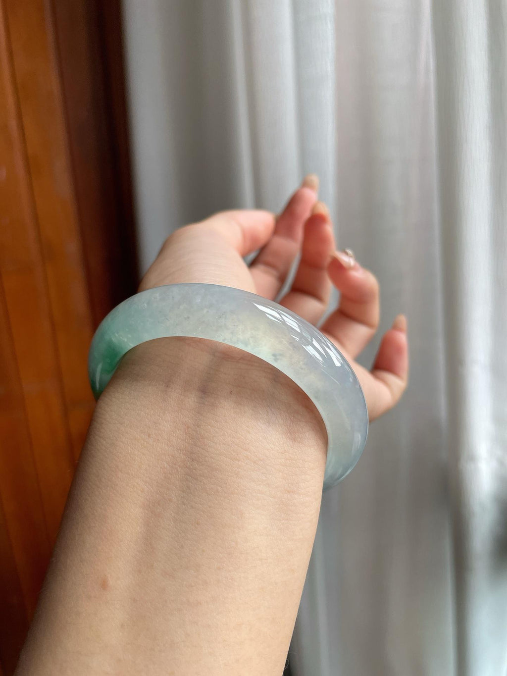 冰玻种飘绿花翡翠平安镯（53mm）（yc196022）