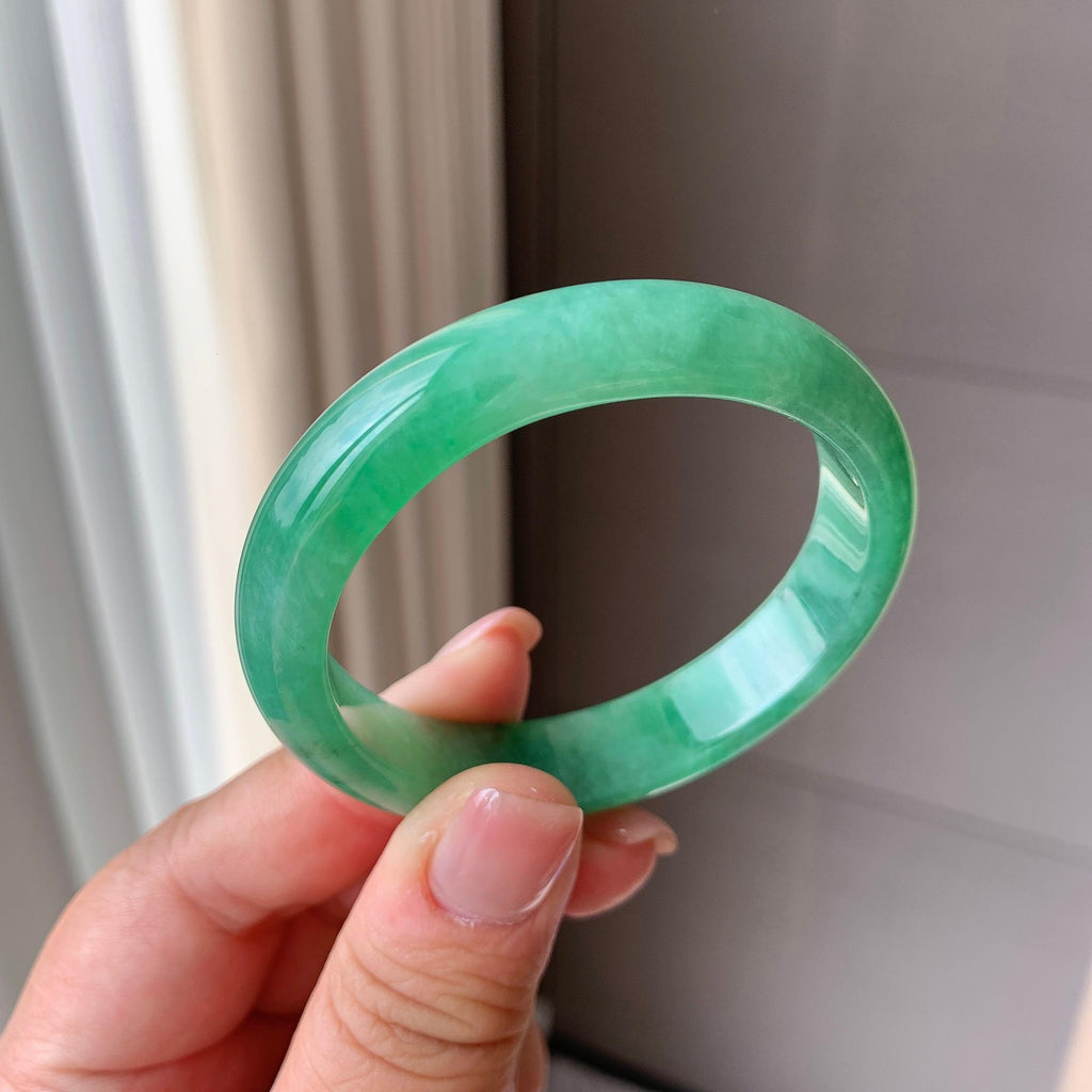 糯种晴底飘绿花贵妃手镯 53.2圈口 天然缅甸A货翡翠（yc484915）