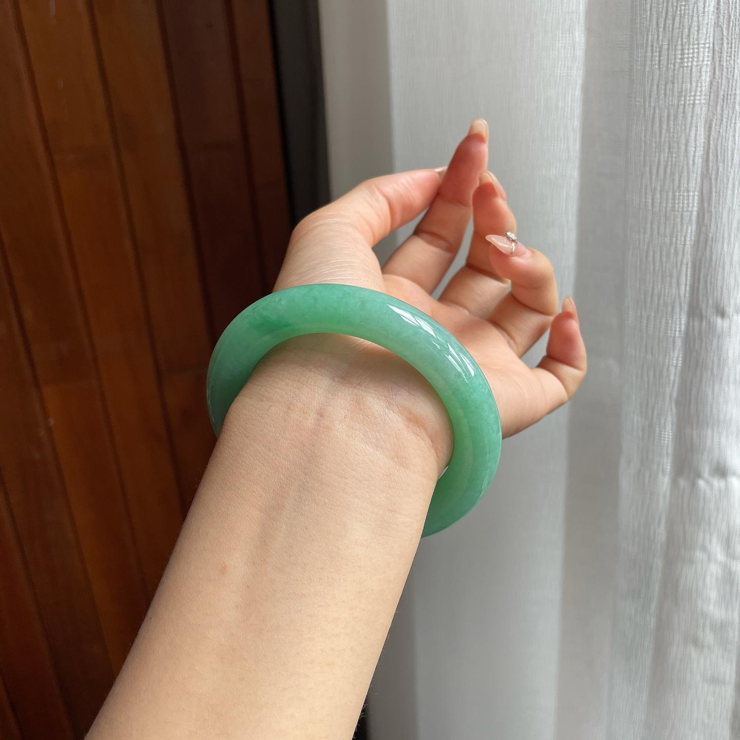 糯冰种豆绿满绿翡翠圆条手镯（54mm）（yc200134）