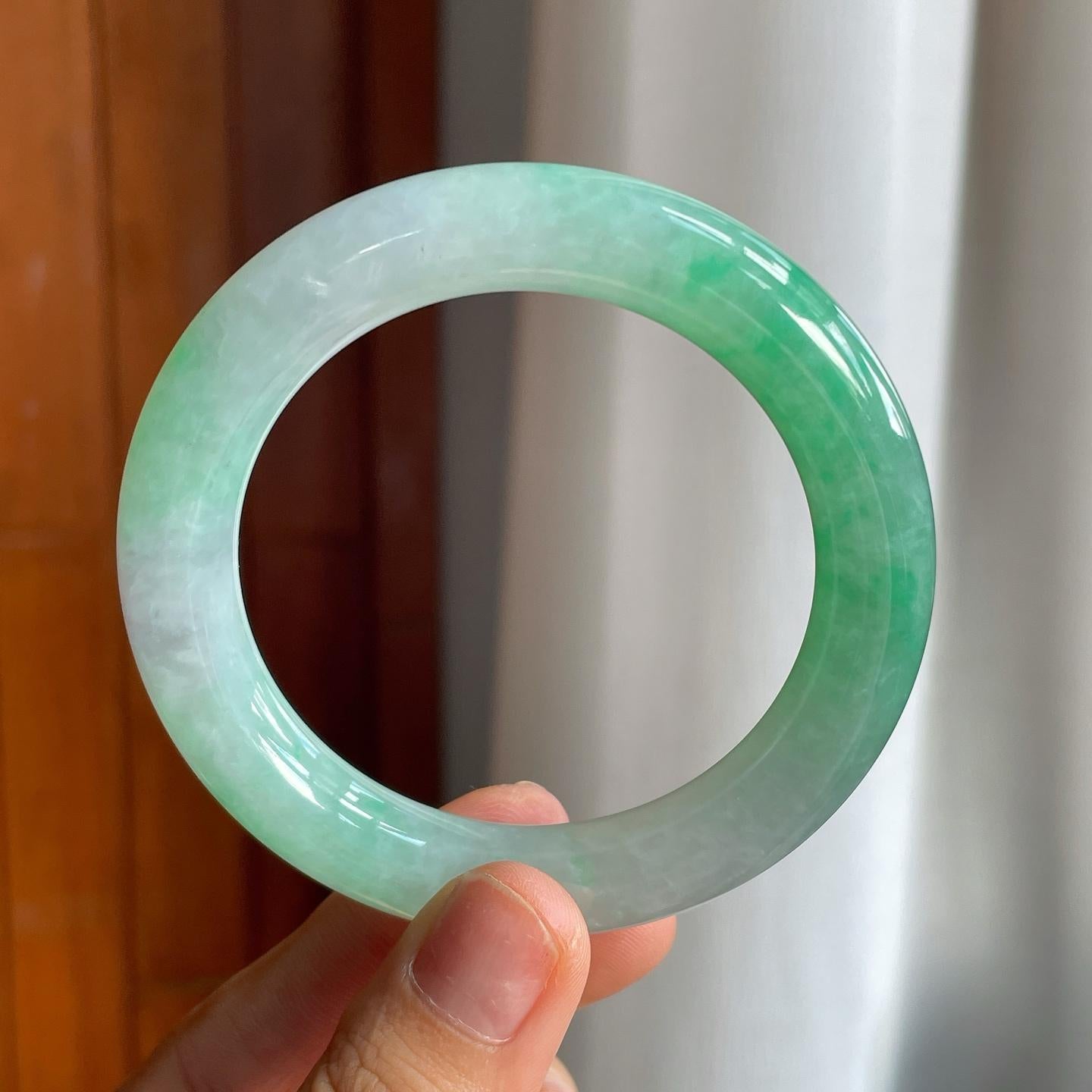 糯冰带色圆条翡翠手镯（54mm）（yc225097）