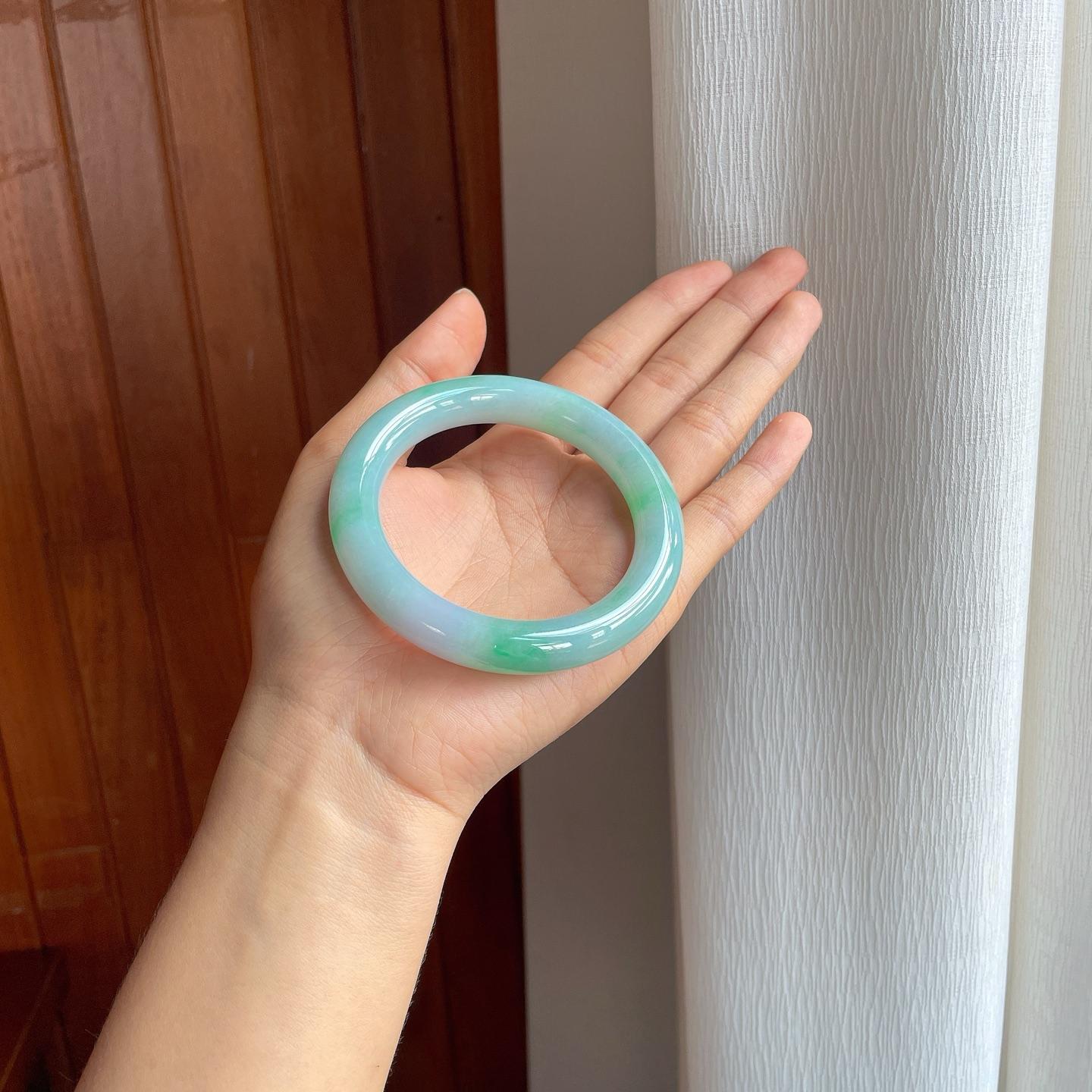 糯冰带色翡翠圆条手镯（59mm)（yc381140）