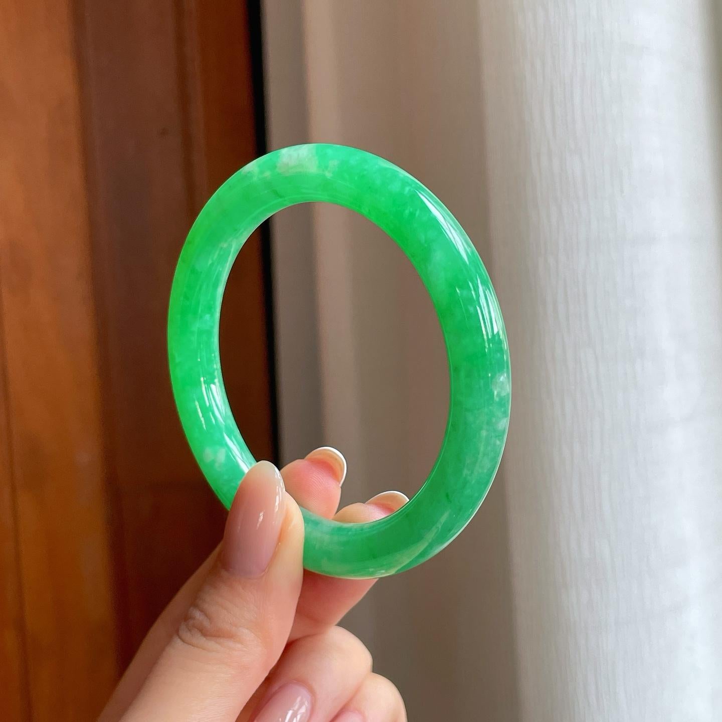 冰种果绿翡翠圆条手镯（53.6mm)（yc373969）