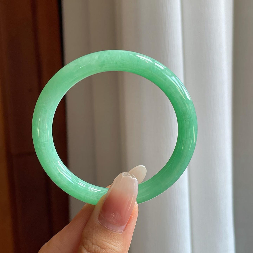 糯冰果绿翡翠圆条手镯（50.5mm）（yc274566）