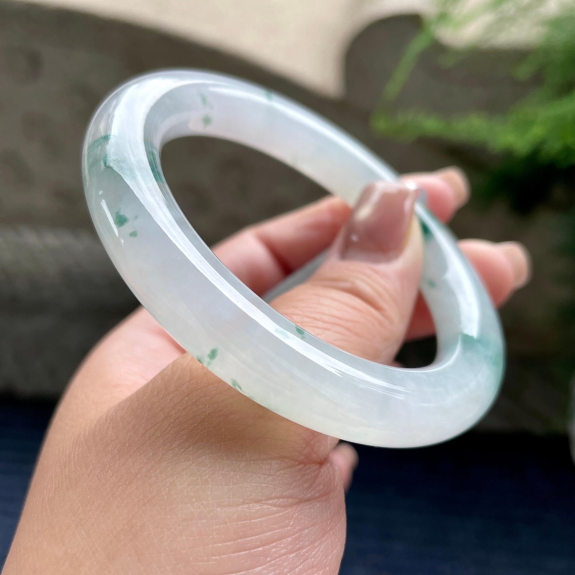 糯冰种飘蓝绿花圆条手镯55圈口   天然缅甸A货翡翠（yc350665）