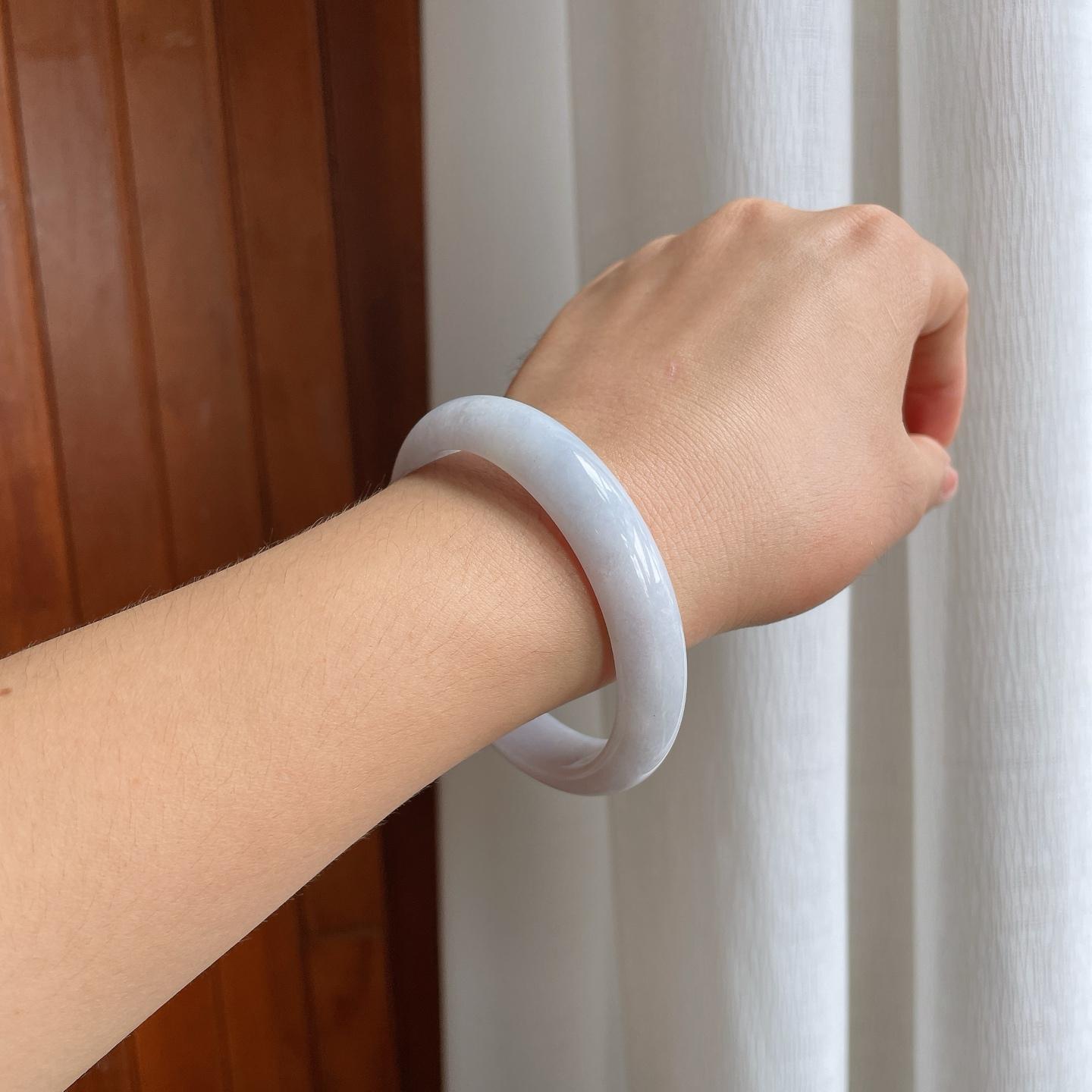 糯冰淡底色翡翠平安镯（57.6mm）（yc216052）