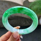 大圈口      细糯种飘阳绿正圈平安镯     58.5圈      天然缅甸A货翡翠（yc413300）