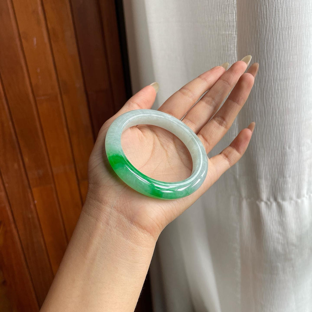 糯种白底青带色翡翠平安镯（54mm）（yc223453）