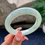 细糯种带底色飘花正圈平安镯55.7圈   天 然缅甸A货翡翠（yc441166）
