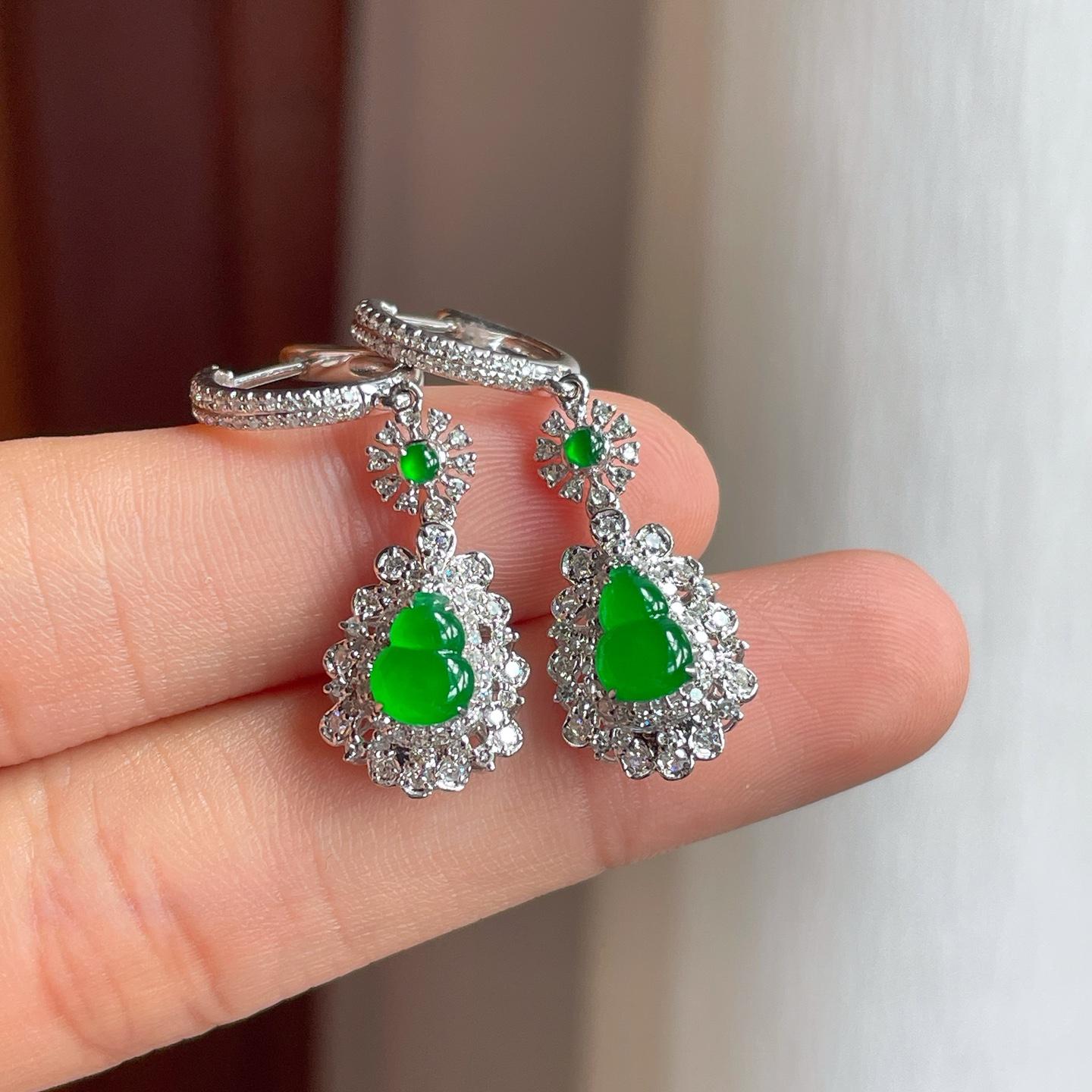 18k真金真钻镶冰种满绿翡翠葫芦耳坠（yc248492）