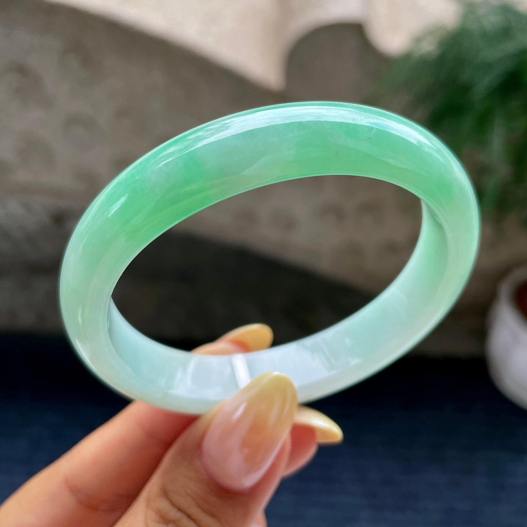 细糯种翠绿贵妃手镯55.8圈         天然缅甸A货翡翠（yc452169）