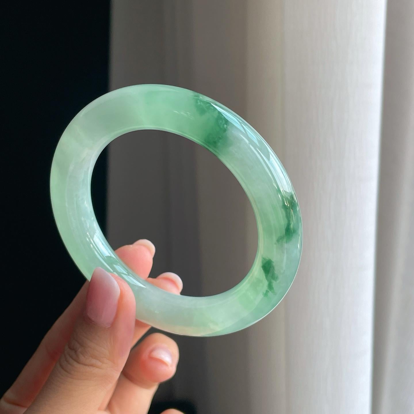 糯冰种晴底飘花翡翠圆条手镯（55.3mm）（yc380332）