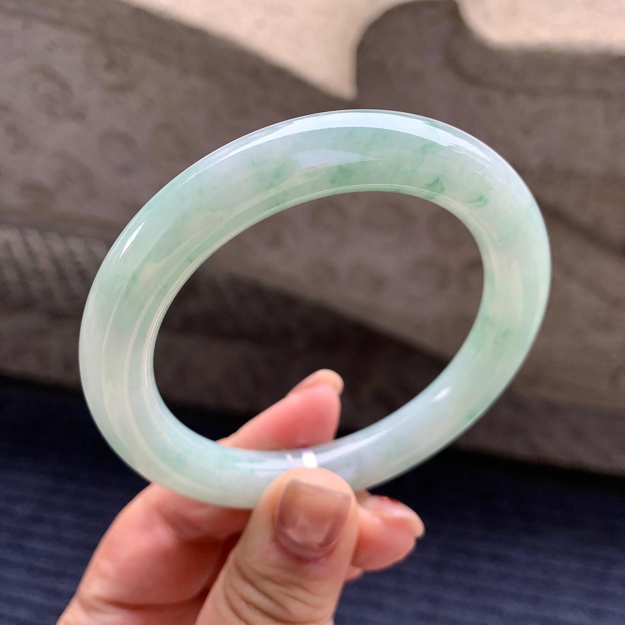 细糯种飘绿花圆条手镯 57.6圈口 天然缅甸A货翡翠（yc346966）
