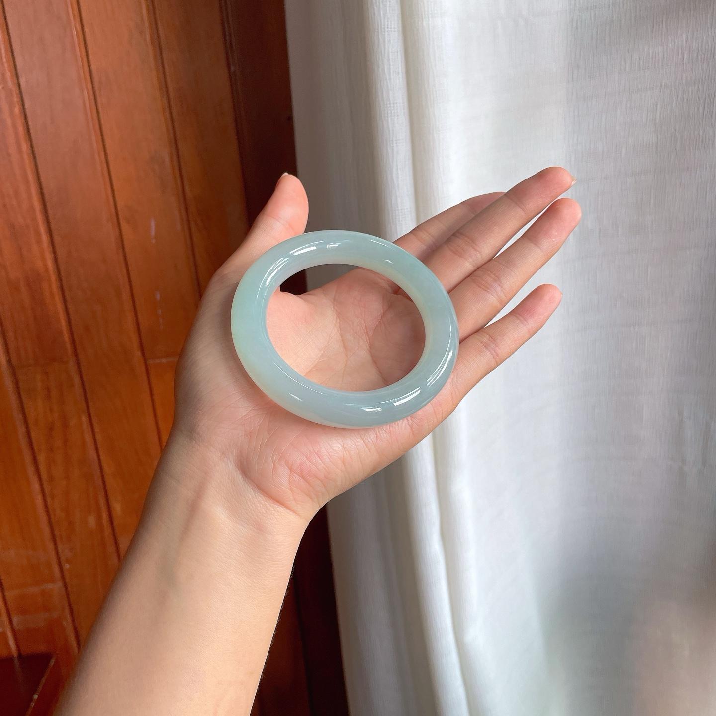 细糯冰晴底翡翠圆条手镯（56.3mm）（yc400219）