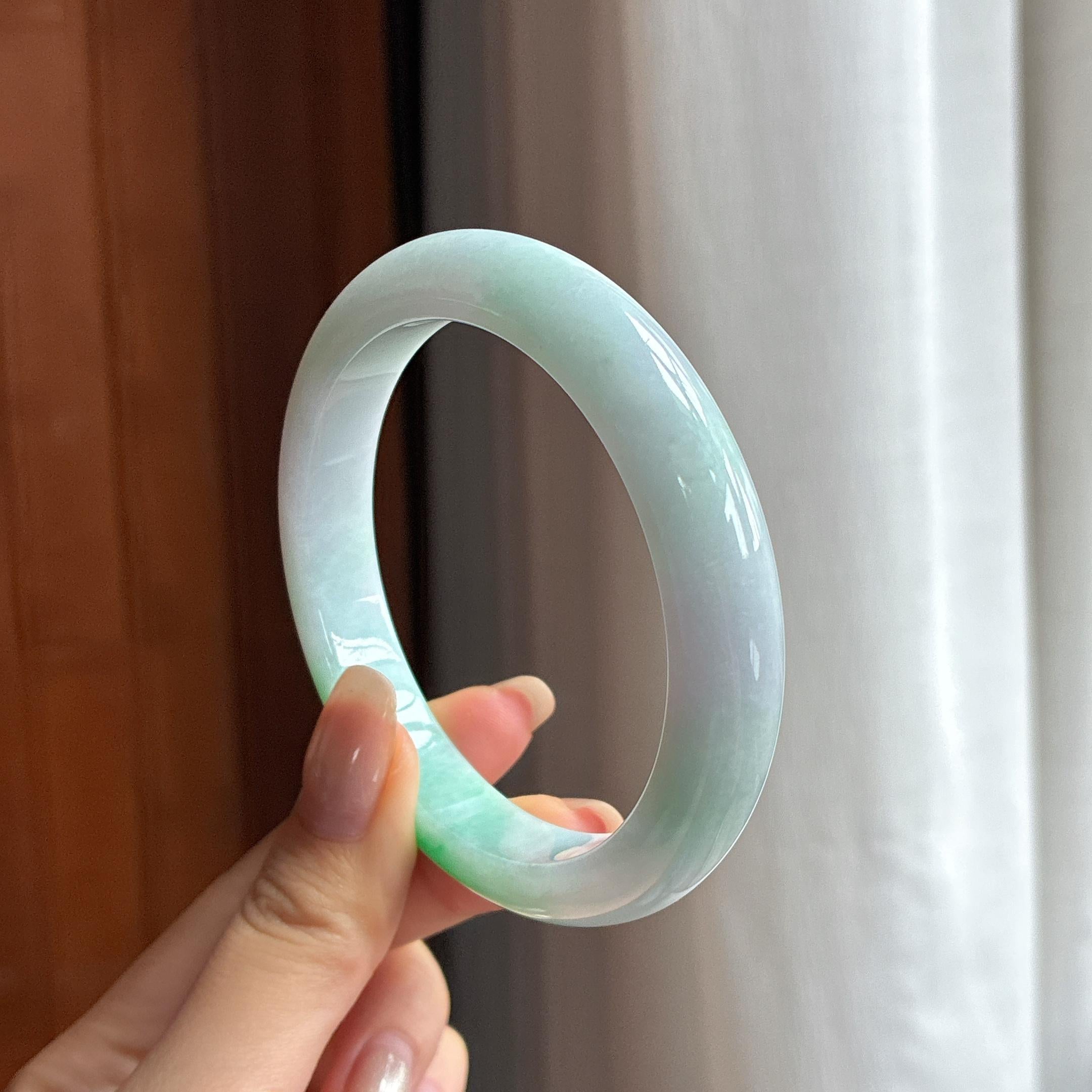 Vòng tay tròn bình an hạt mịn màu sắc đẹp, khẩu độ lớn 60, Ngọc phỉ thúy tự nhiên loại A Myanmar (yc450829)