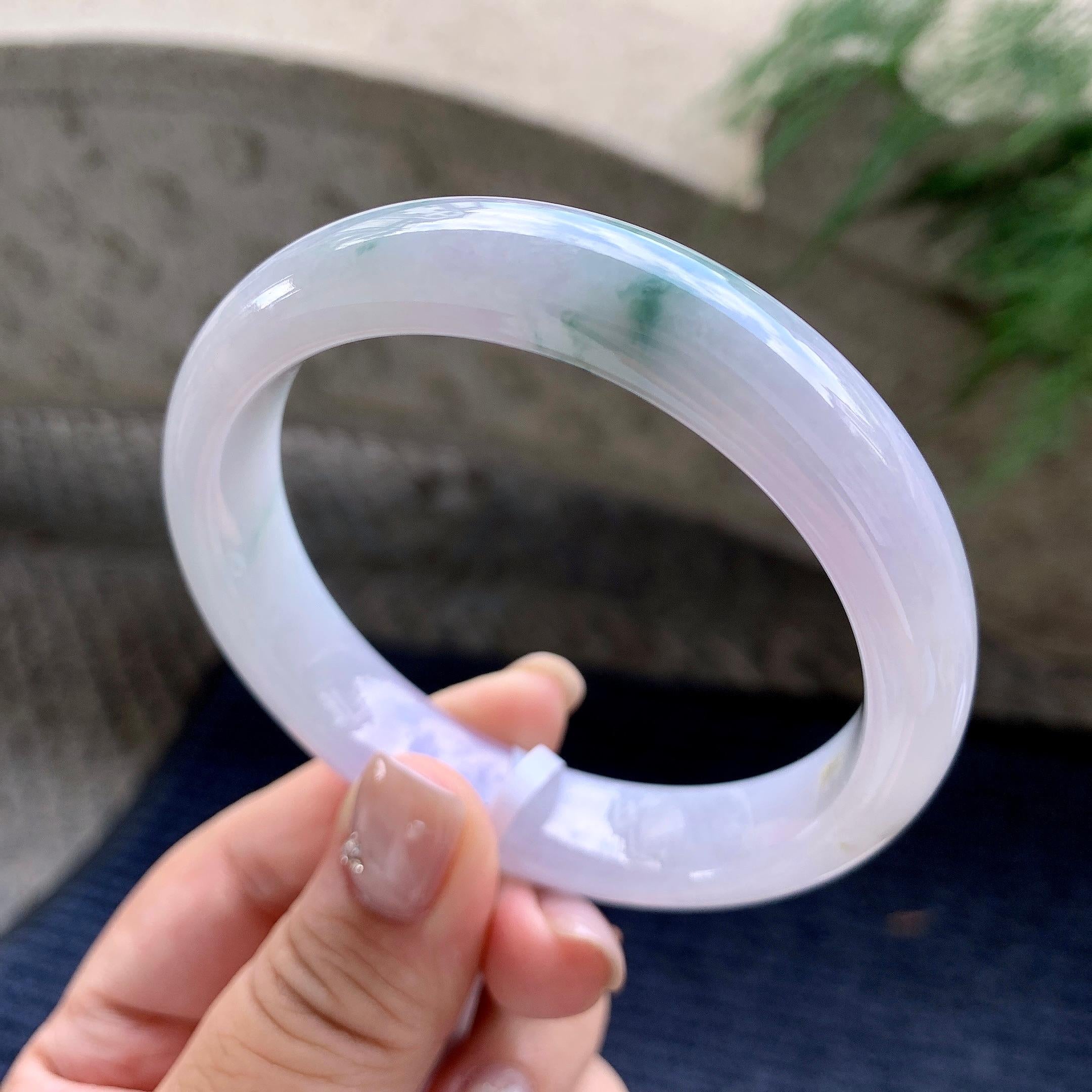 大圈口  细糯种淡紫底飘蓝花正圈平安镯  59.8圈口  天然缅甸A货翡翠（yc444687）