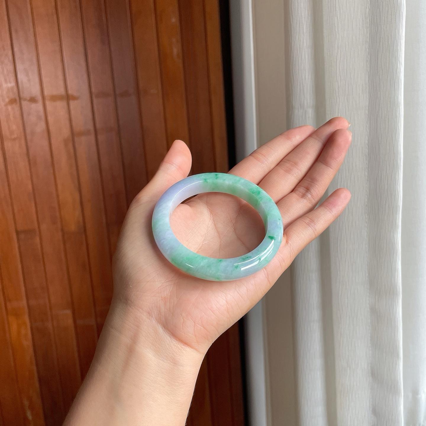 糯冰紫底带色翡翠平安镯（53mm）（yc400228）