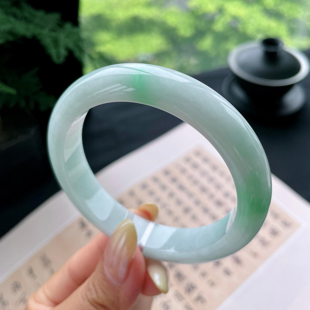 大圈口 细糯种飘绿正圈平安镯60圈 天然缅甸A货翡翠（yc473055）