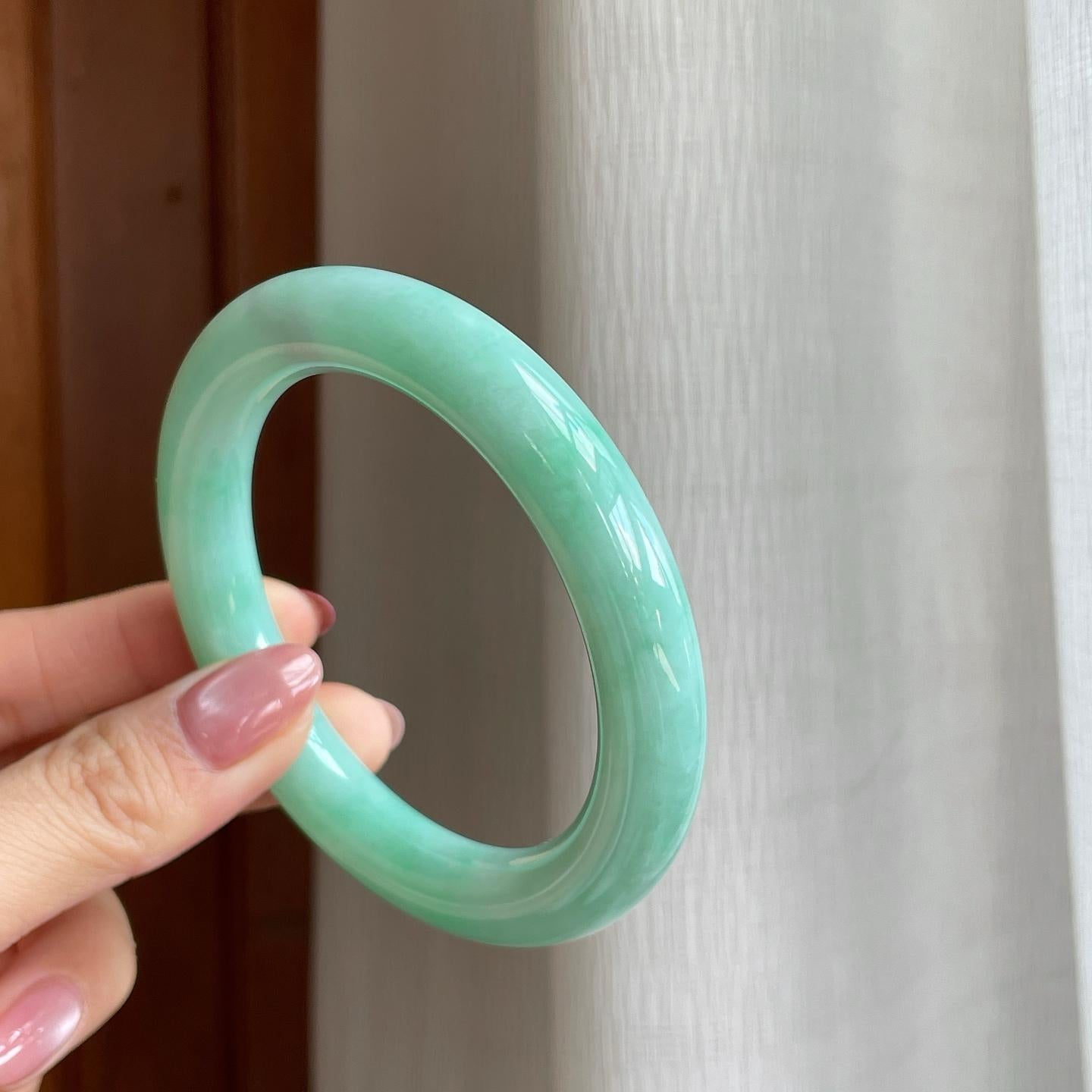 糯冰果绿翡翠圆条手镯（57mm）（yc296425）