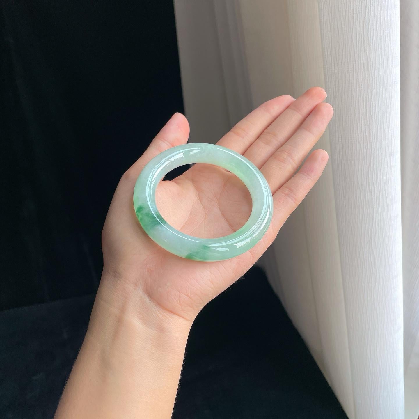 糯冰种晴底飘花翡翠圆条手镯（55.3mm）（yc380332）