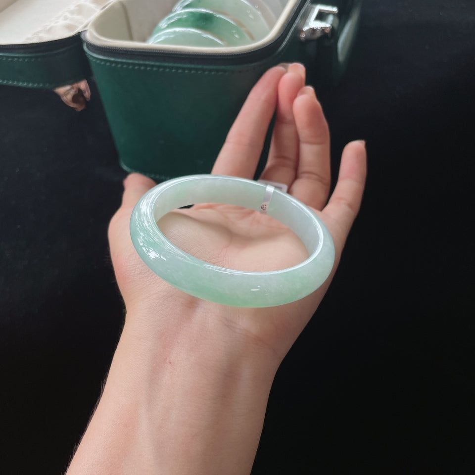 糯种带色正圈翡翠手镯（59.6mm）（yc019481）