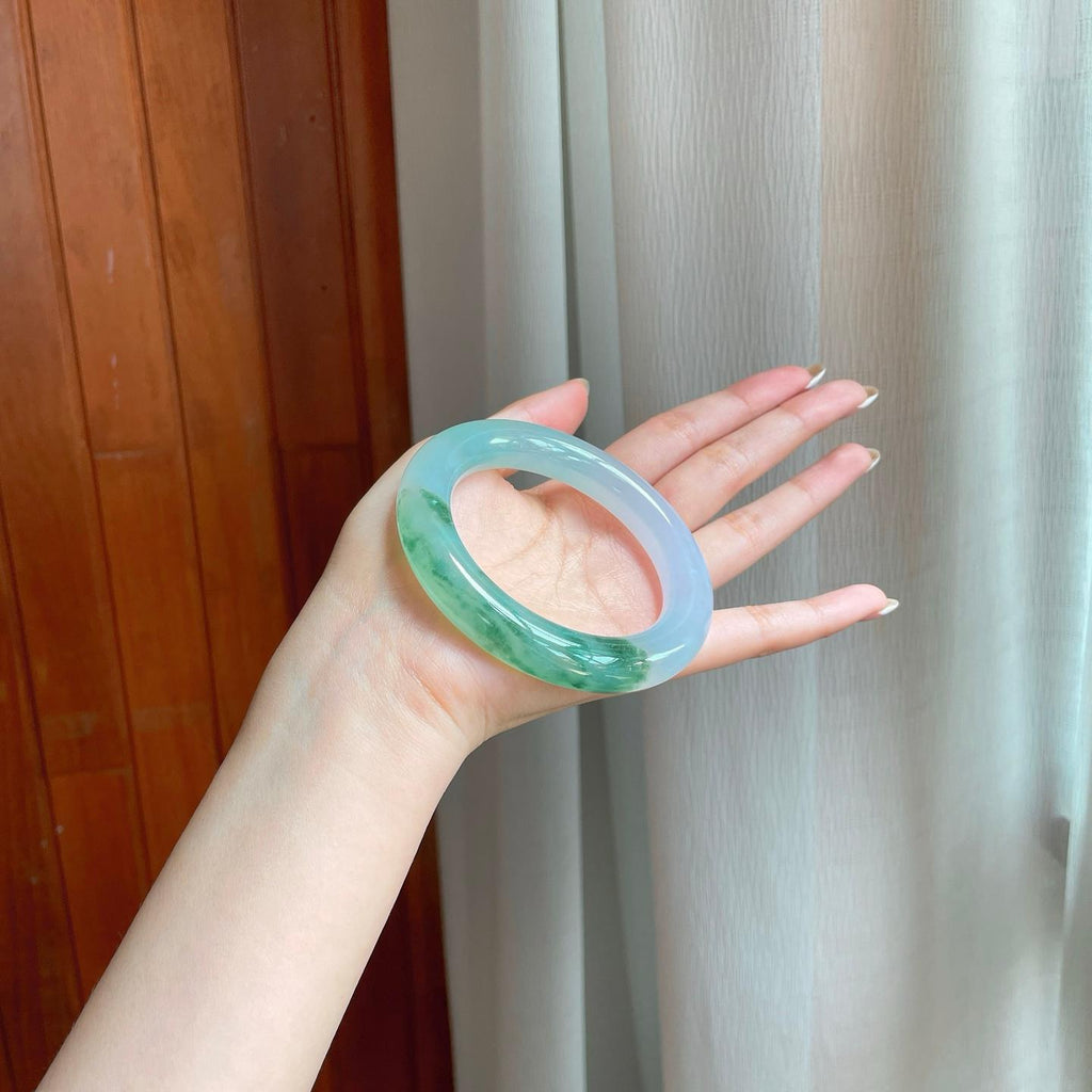 冰种飘花翡翠圆条手镯（57mm)（yc380051）