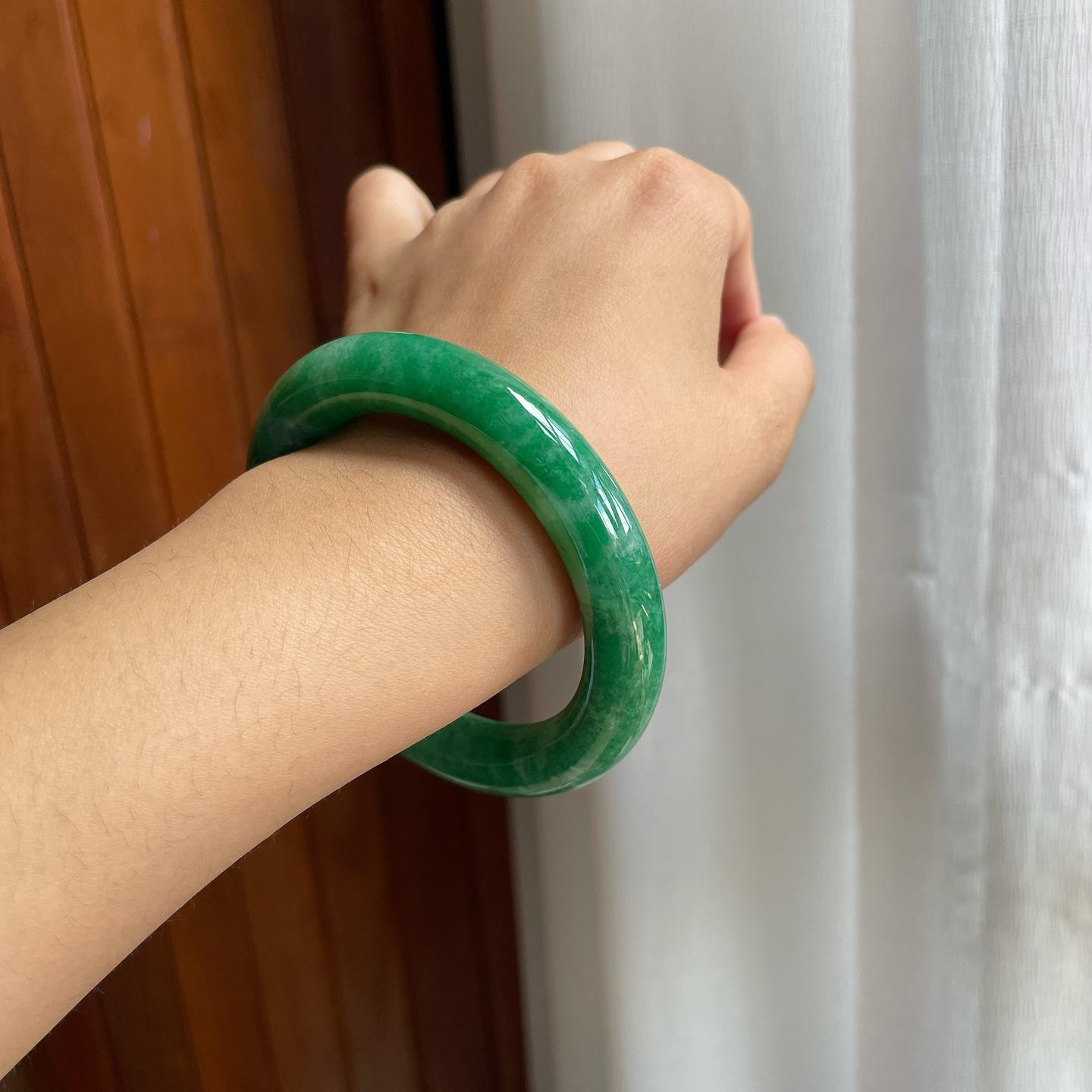 细糯种满绿翡翠圆条手镯（55mm）