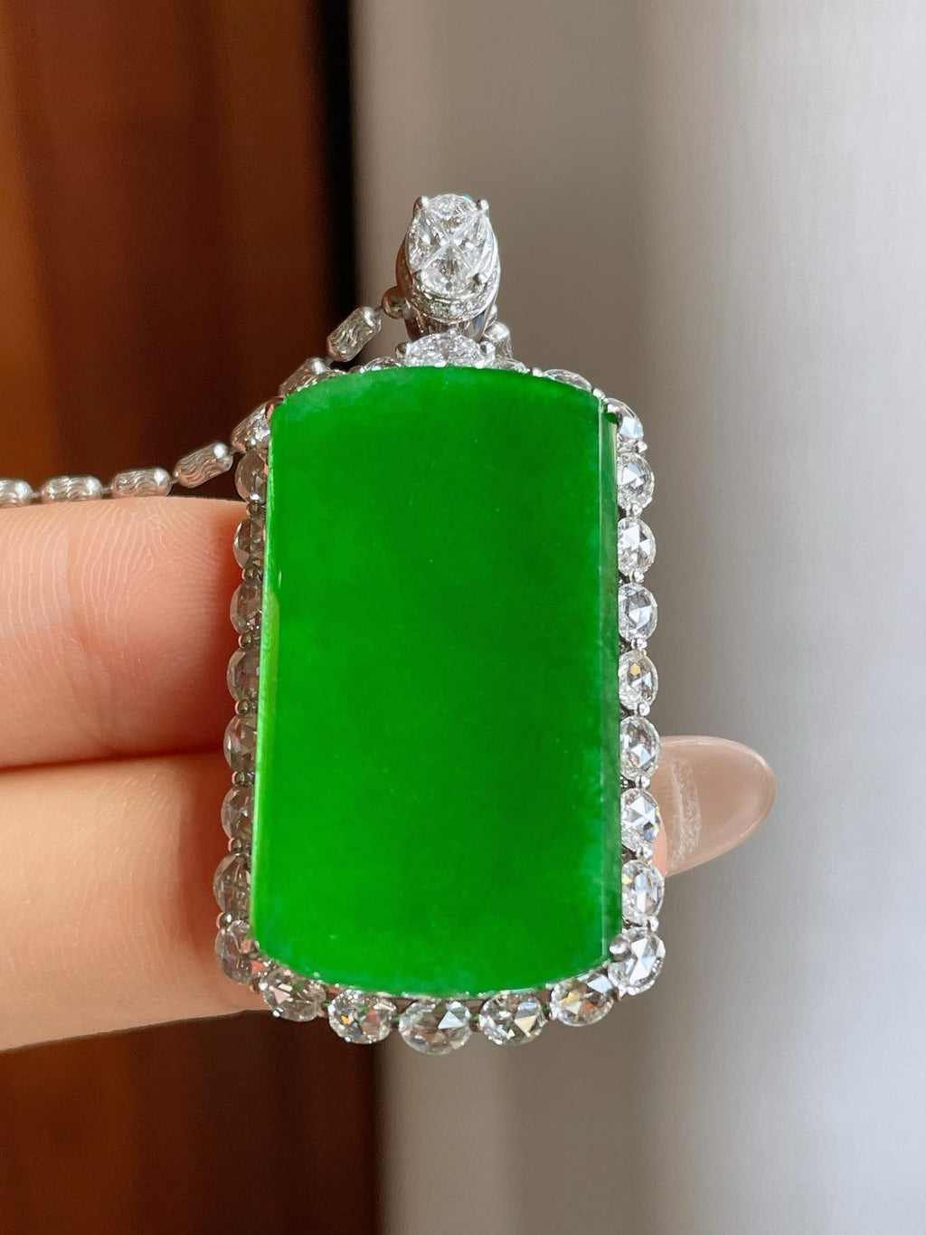 18k金镶糯冰满绿翡翠无事牌（yc241854）