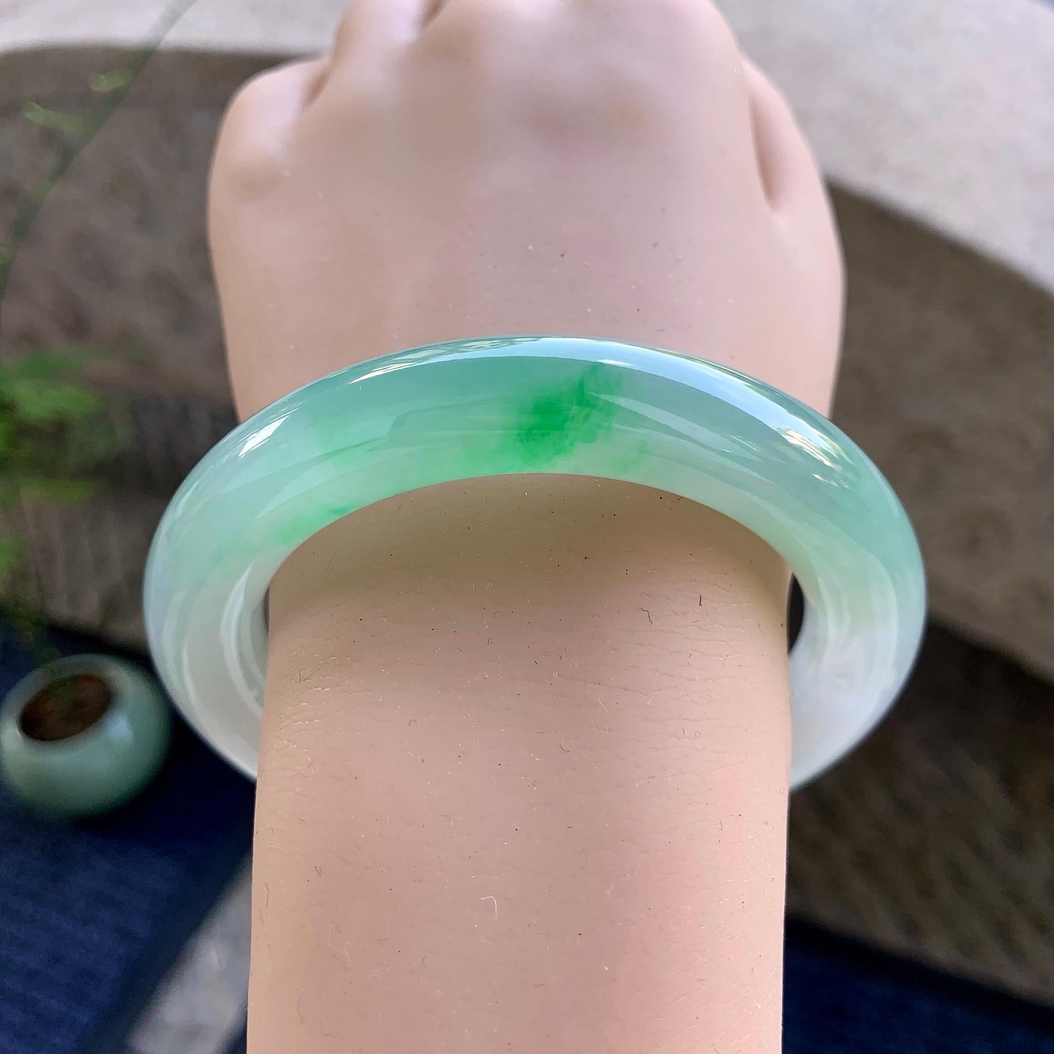 糯冰种飘绿圆条手镯（58.4mm）（yc243440）