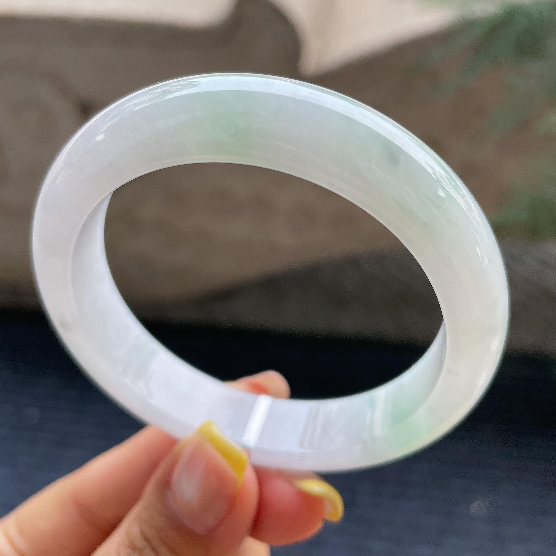 细糯种飘绿花正圈平安镯56.3圈      天然缅甸A货翡翠（yc371530）