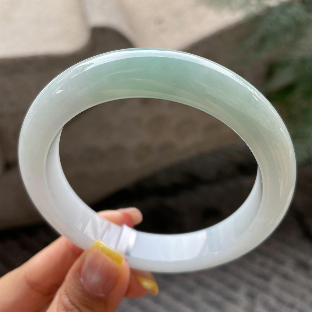 大圈口   细糯种淡晴底正圈平阿那种60.5圈    天然缅甸A货翡翠（yc366499）