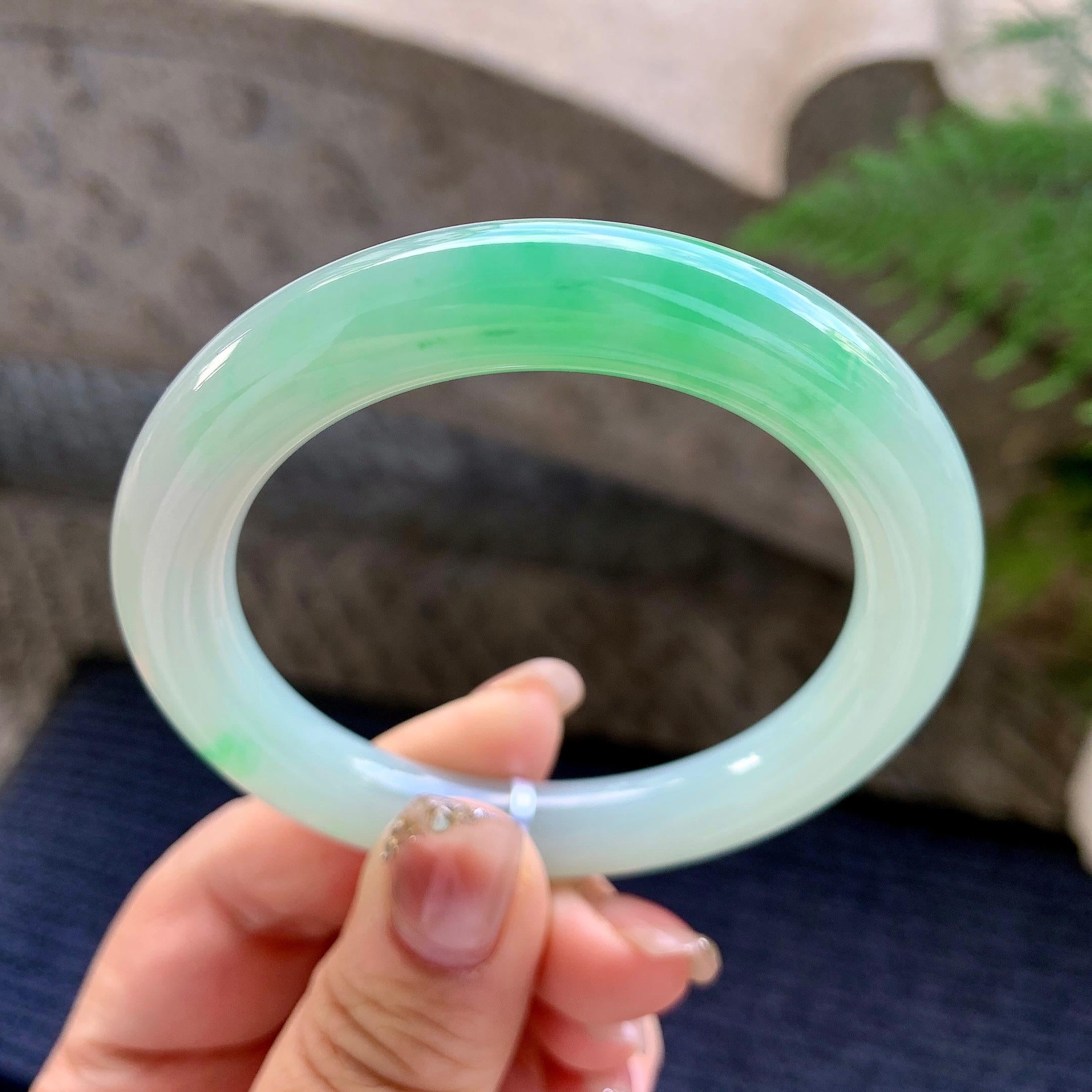 细糯种飘绿圆条手镯（53mm）（yc290108）