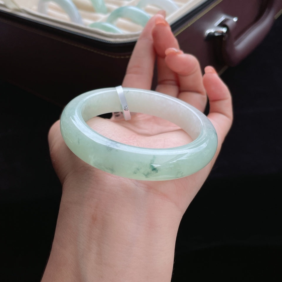 糯冰晴底飘花翡翠手镯（55.8mm）（yc016179）