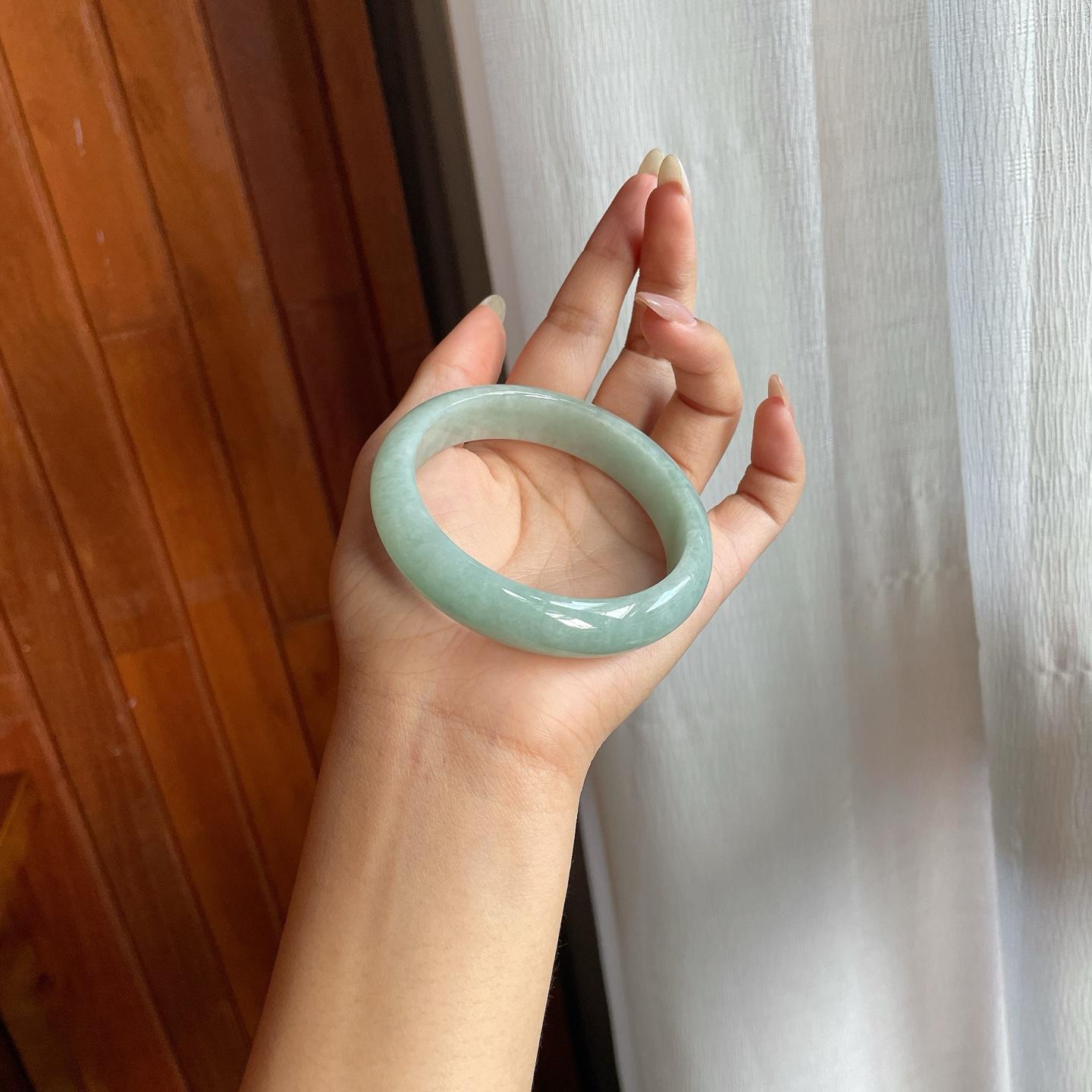 细糯种晴底翡翠平安镯（57.2mm）（yc220244）