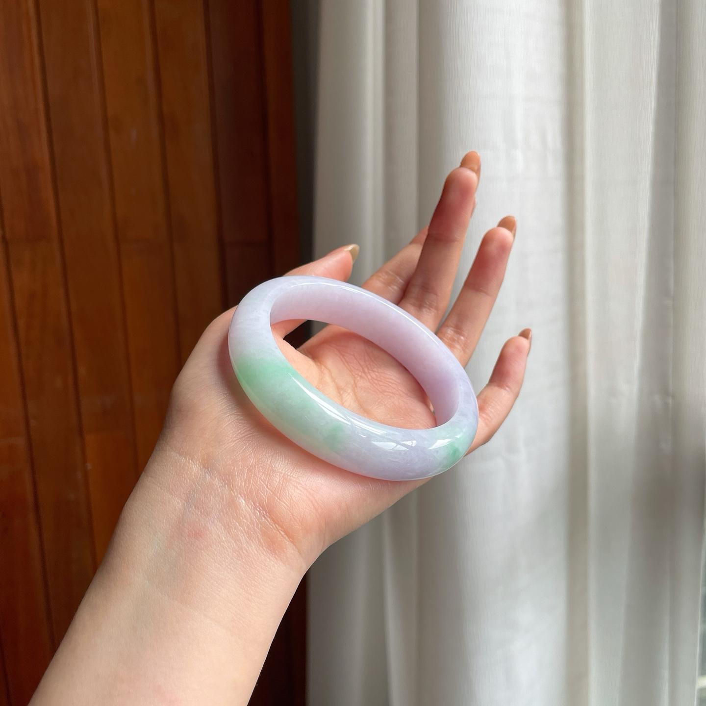 糯冰宽版春彩翡翠平安镯（61mm)（yc360237）