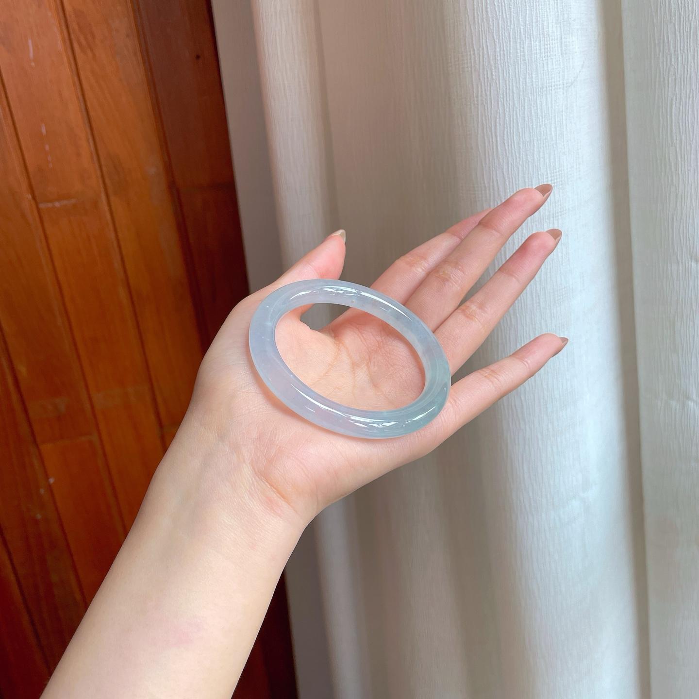 冰种淡底色翡翠圆条手镯（53.8mm)（yc362701）
