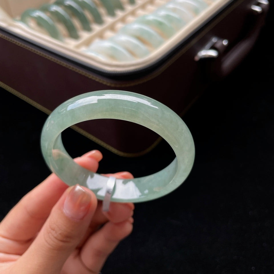 糯冰湖水绿贵妃翡翠手镯（56.3mm）（yc017402）