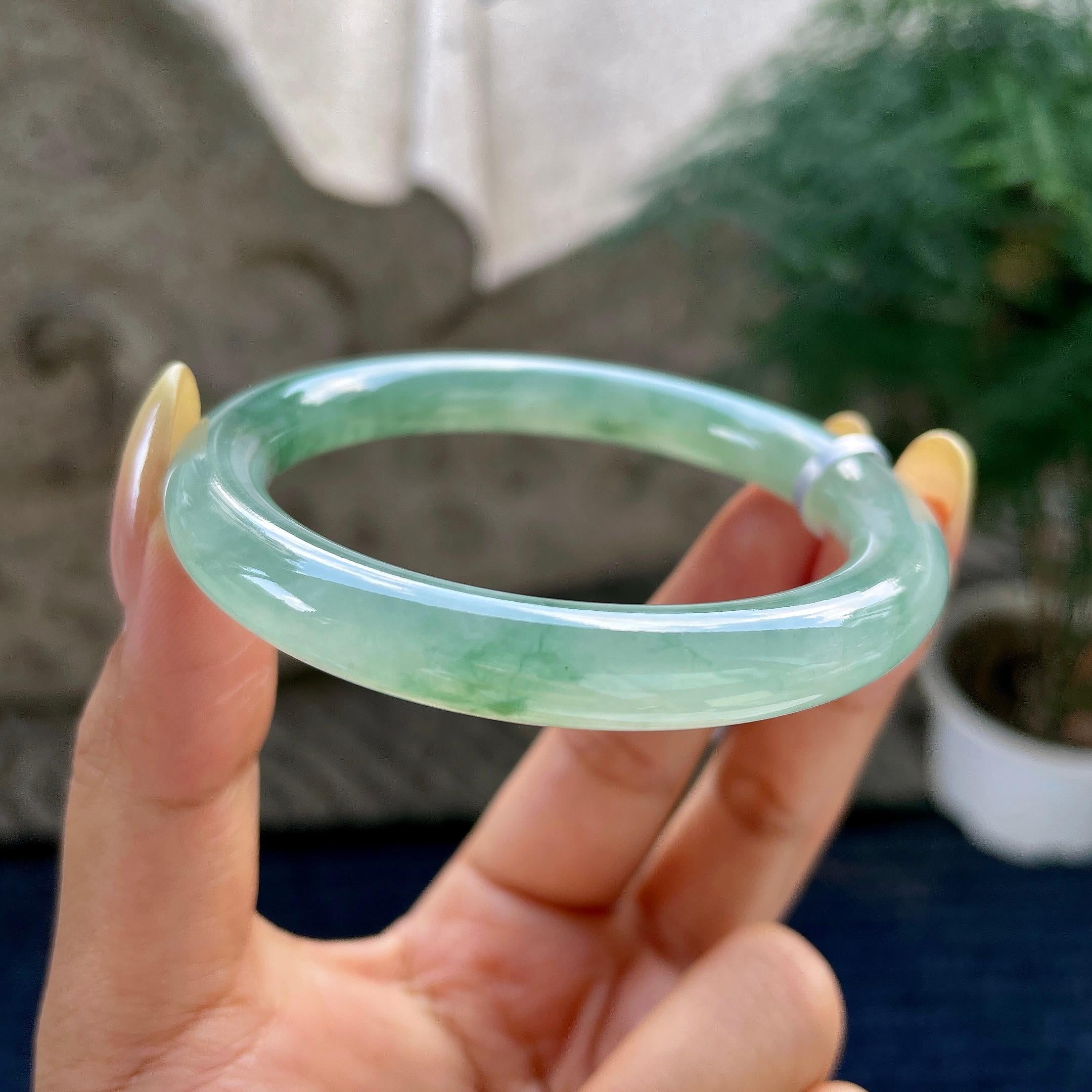 糯冰种晴底飘花圆条手镯53.9圈 天然缅甸A货翡翠（yc483945）