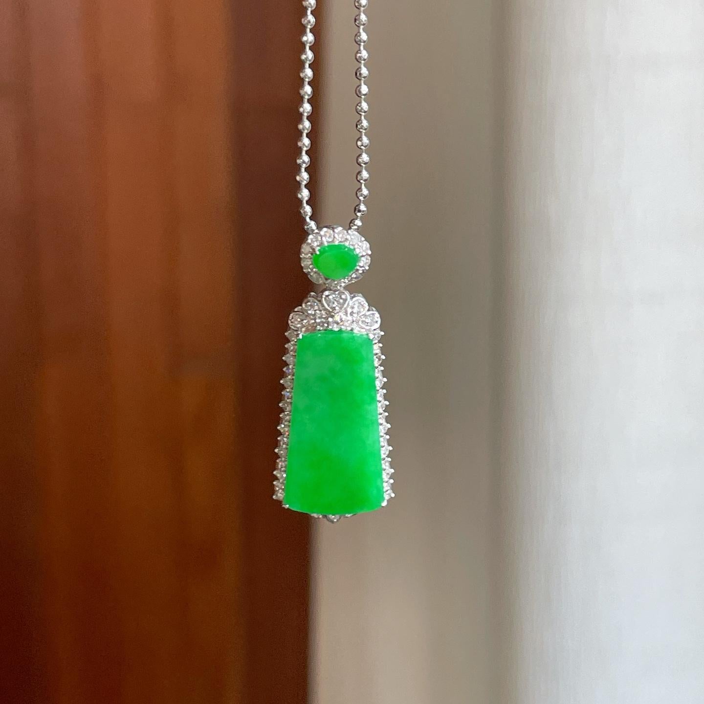 18k 金钻镶糯冰满绿翡翠无事牌（yc323664）