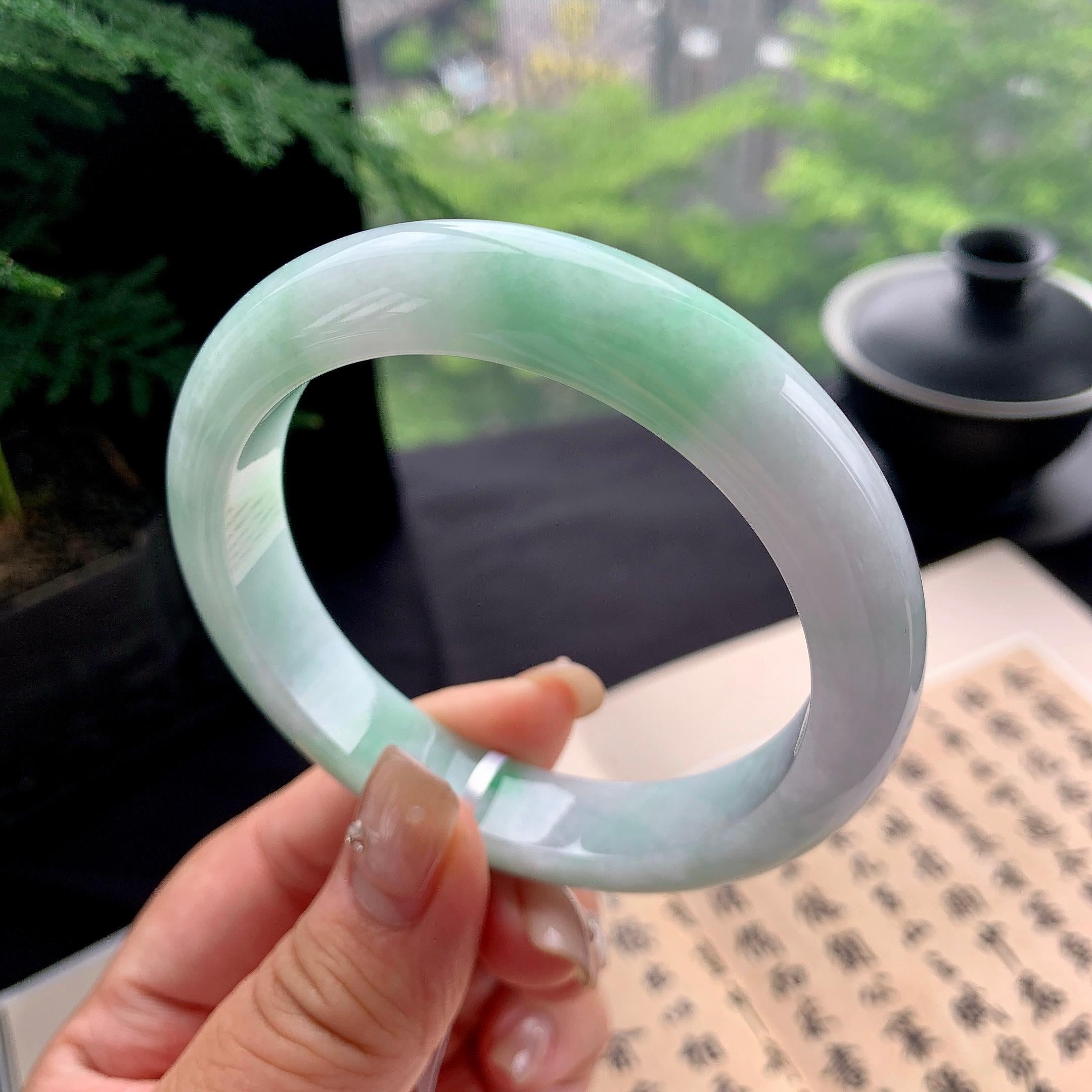 大圈口 细糯种晴底飘绿正圈平安镯 60圈口 天然缅甸A货翡翠（yc473056）