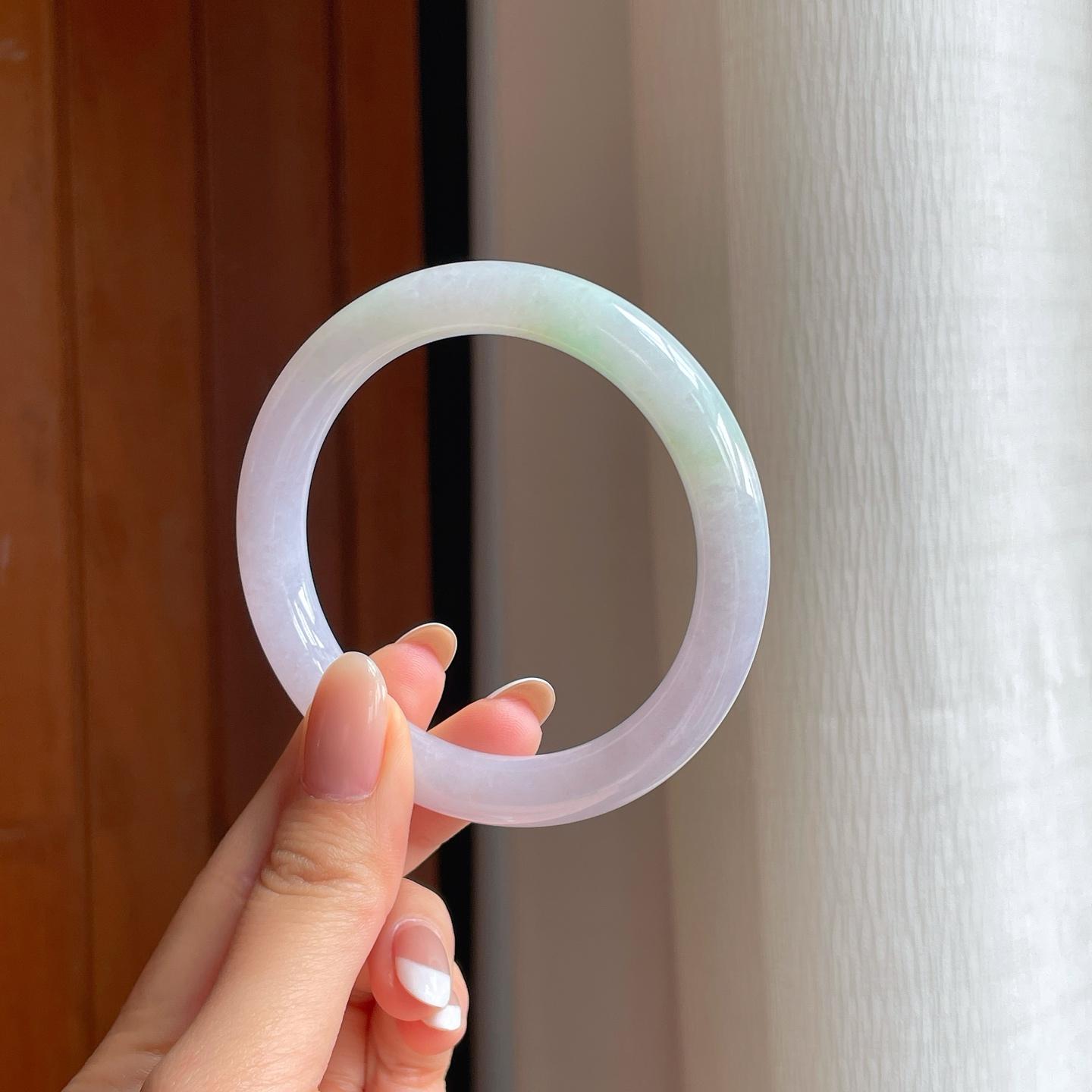 糯冰春带彩翡翠圆条手镯（56.2mm)（yc374043）