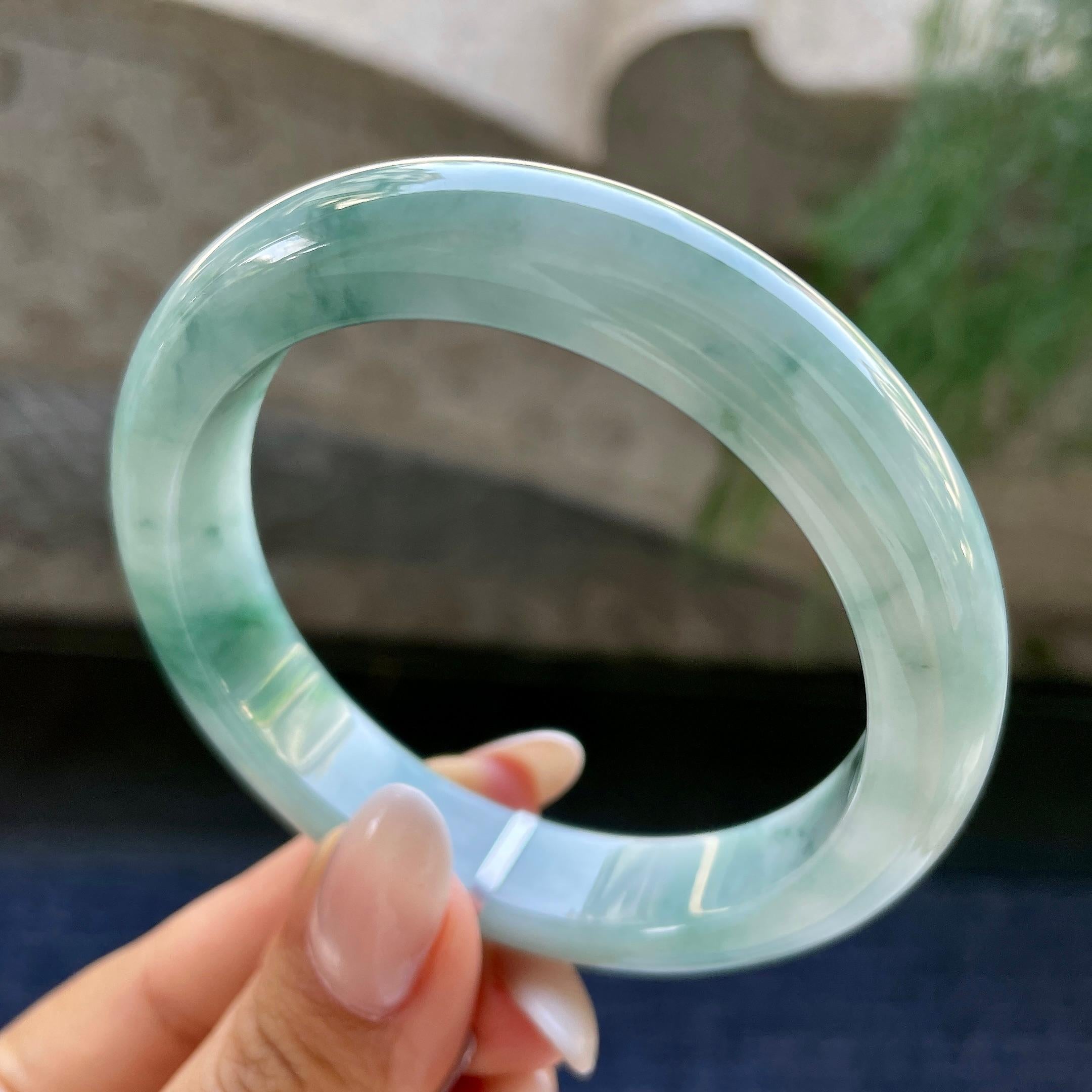 细糯种飘绿花正圈平安镯     57.2圈     天然缅甸A货翡翠（yc408852）