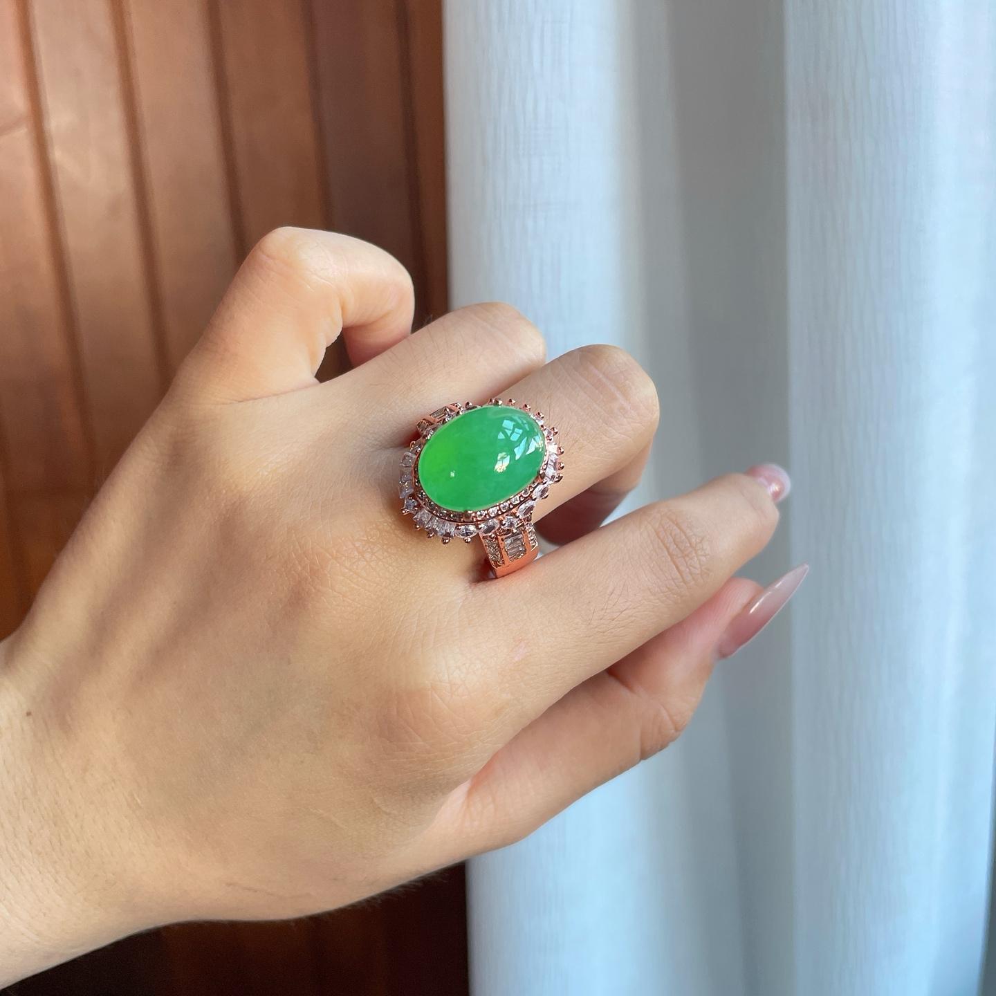 铜托糯冰晴绿底翡翠蛋面（yc265731）