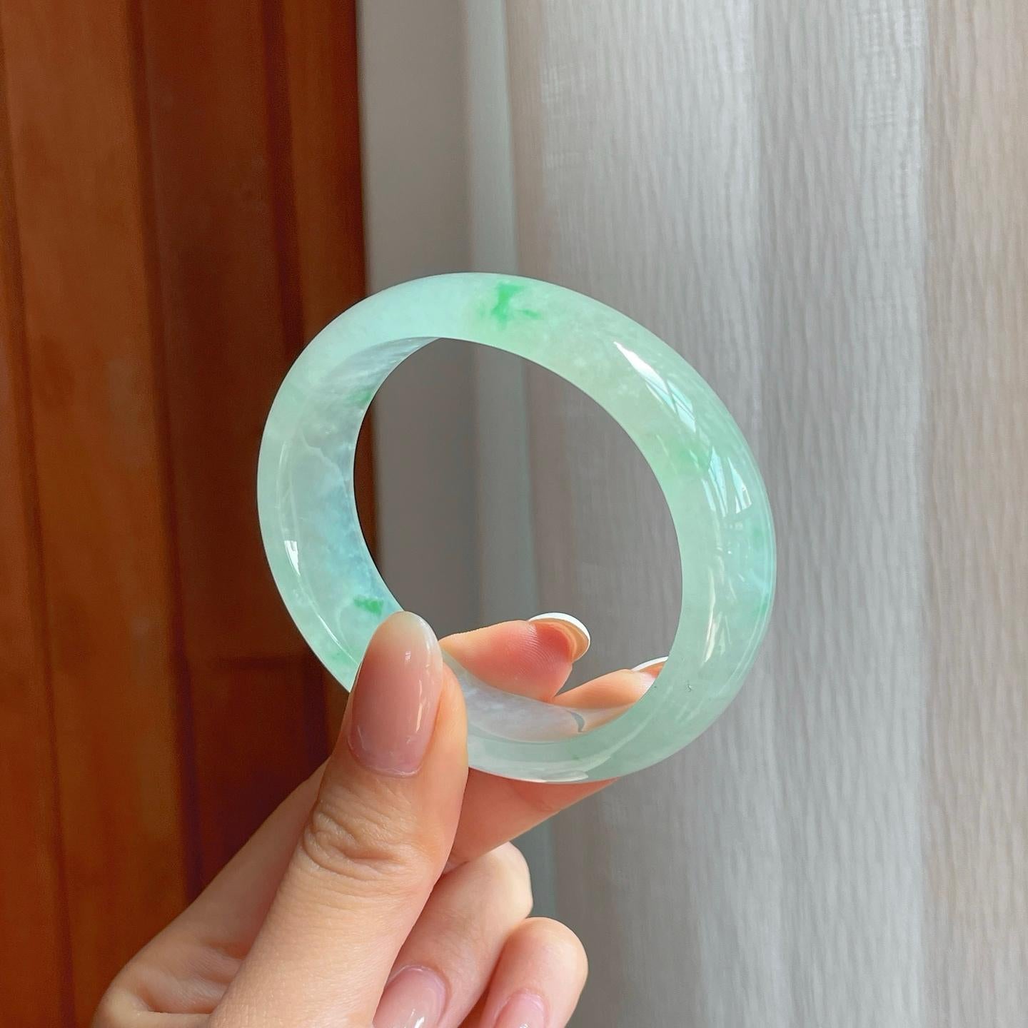 冰种晴底飘花宽版翡翠贵妃镯（56.2mm)（yc374850）